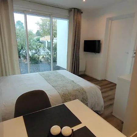 La Baie Du Les Pins *